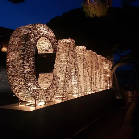Vue & Balcon Dans Exceptionnelle Belle Epoque La Californie *