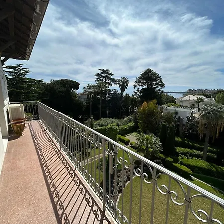 Vue & Balcon Dans Exceptionnelle Belle Epoque La Californie *