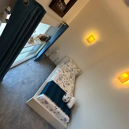 Vue & Balcon Dans Exceptionnelle Belle Epoque La Californie *