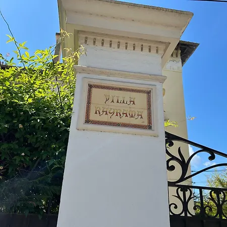 Vue & Balcon Dans Exceptionnelle Belle Epoque La Californie *